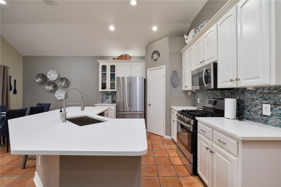 15329 Beaufort Ct Property Photo 9