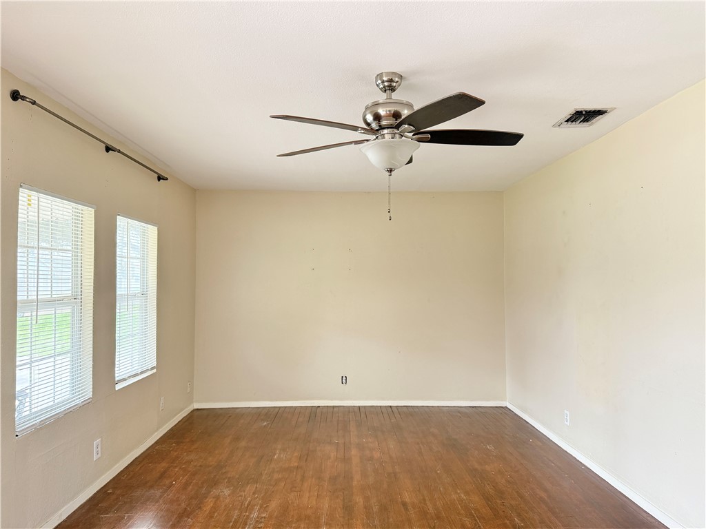 2306 E Trinity Property Photo 3