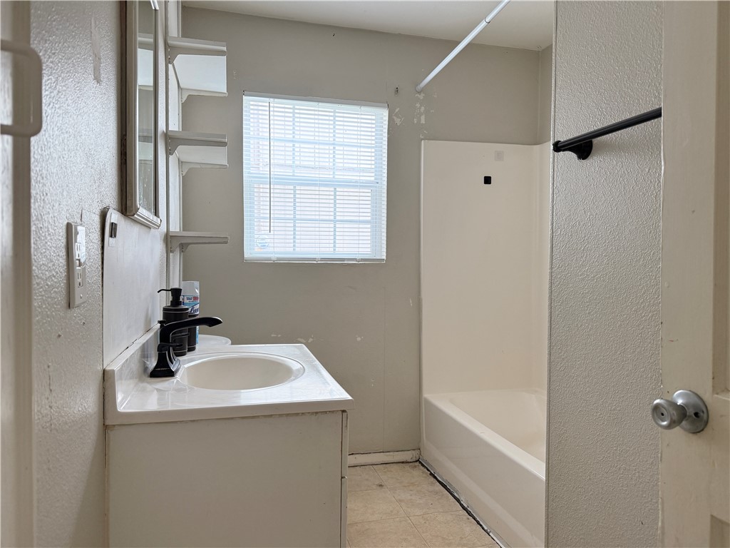 2306 E Trinity Property Photo 5