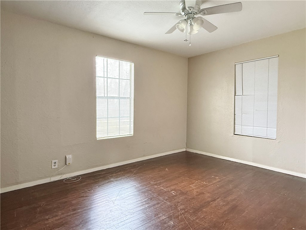 2306 E Trinity Property Photo 6