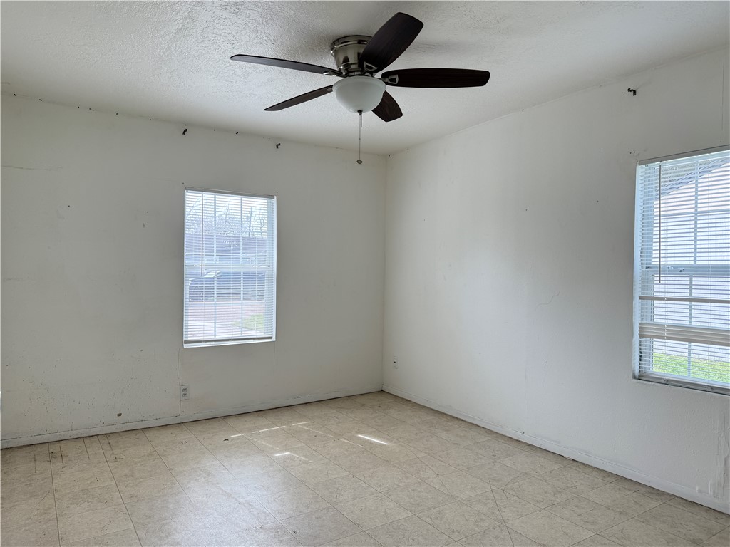 2306 E Trinity Property Photo 9
