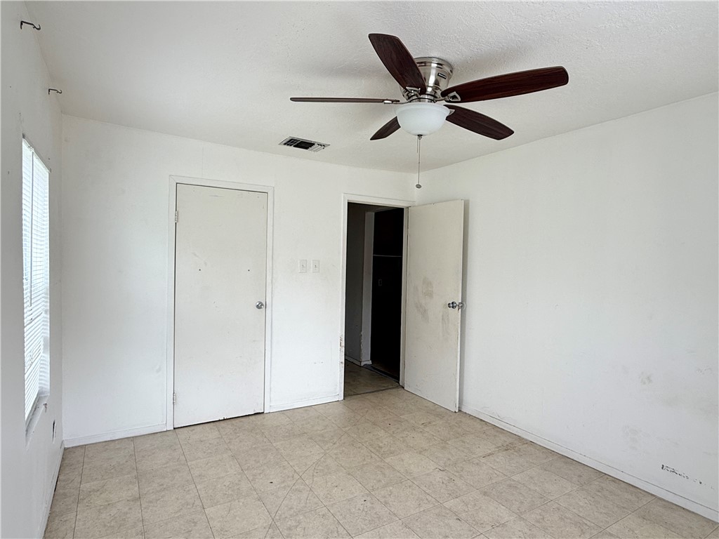 2306 E Trinity Property Photo 10