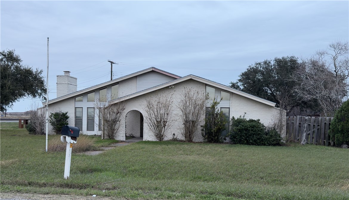 1203 N Hackberry St Property Photo