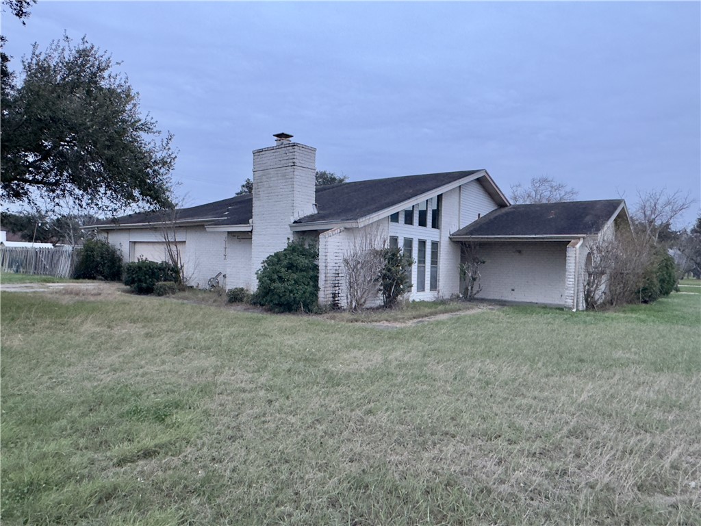 1203 N Hackberry St Property Photo 2