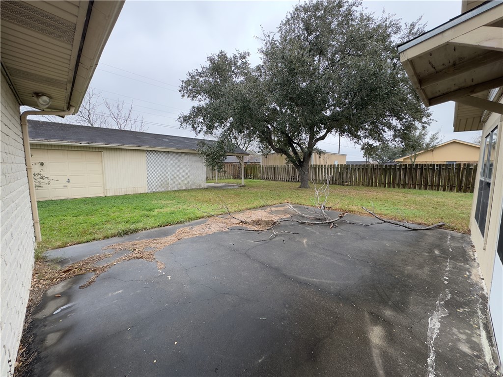 1203 N Hackberry St Property Photo 4
