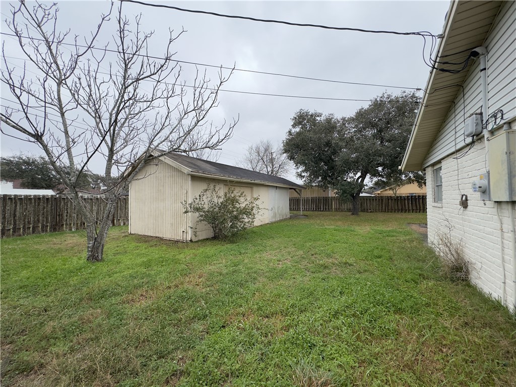 1203 N Hackberry St Property Photo 5