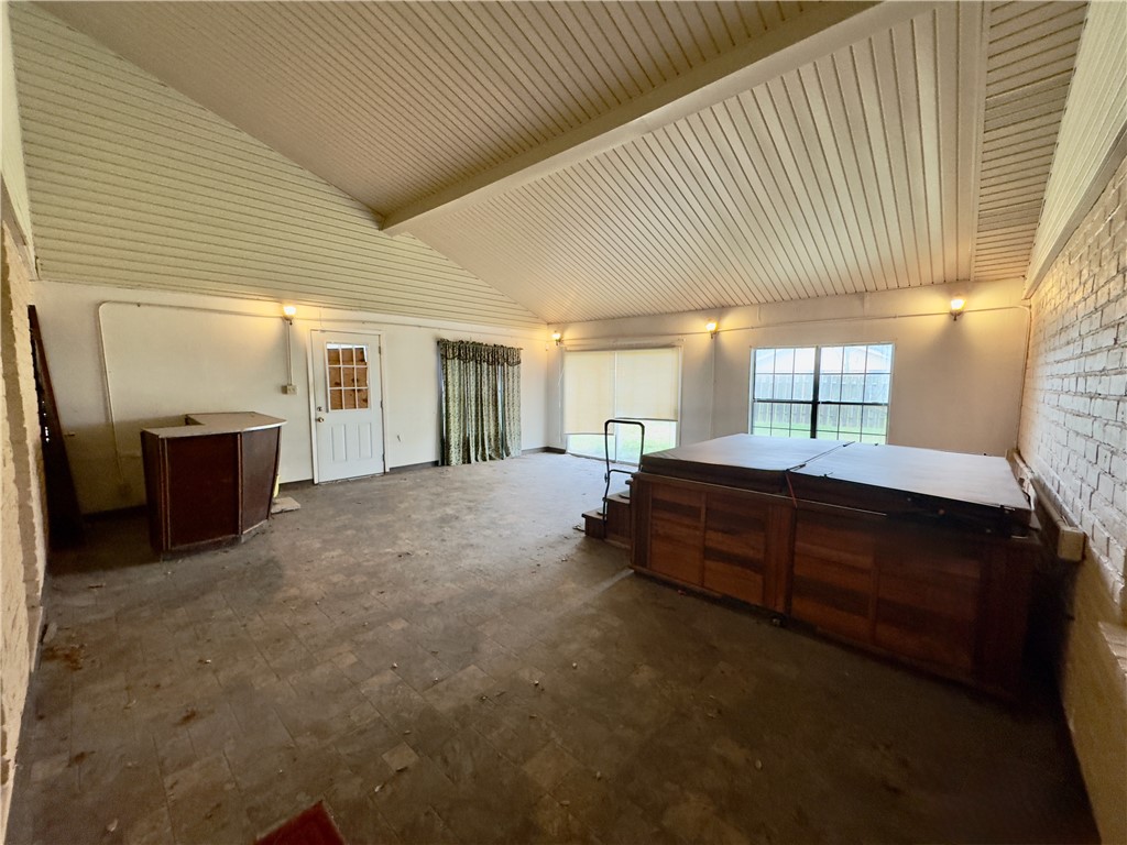 1203 N Hackberry St Property Photo 6