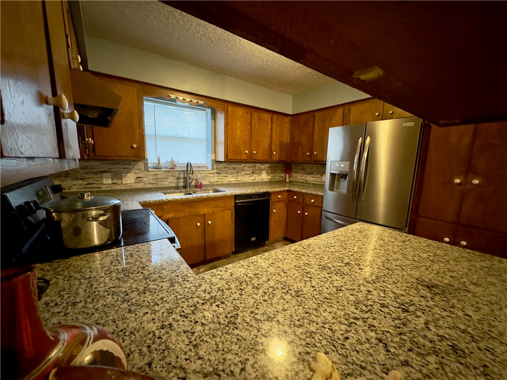 1203 N Hackberry St Property Photo 9