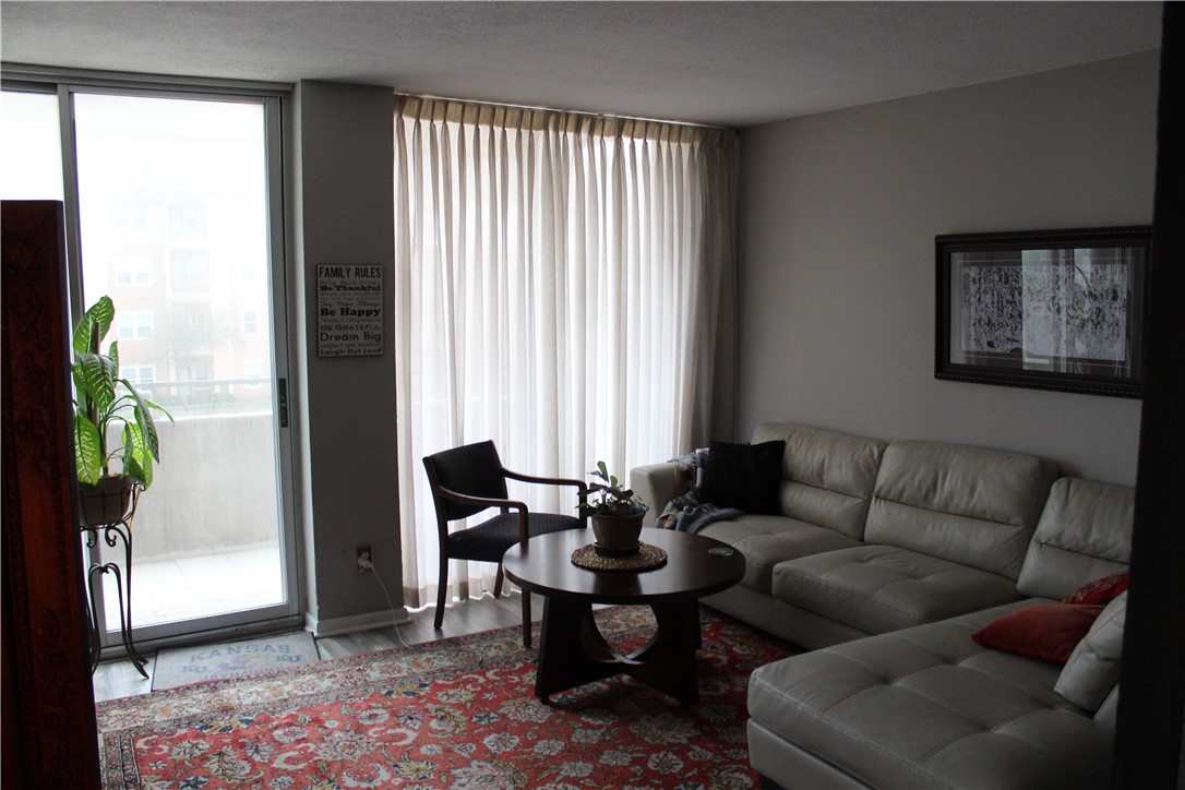 715 S Upper Broadway St 304 Property Photo 2
