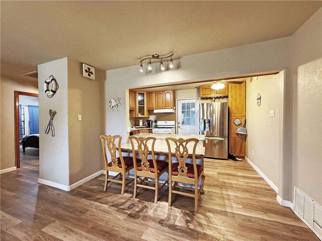 541 W Wilson Ave Property Photo 4