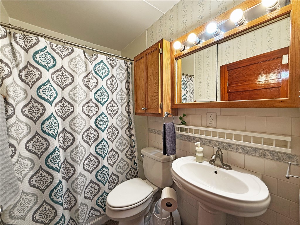 541 W Wilson Ave Property Photo 8