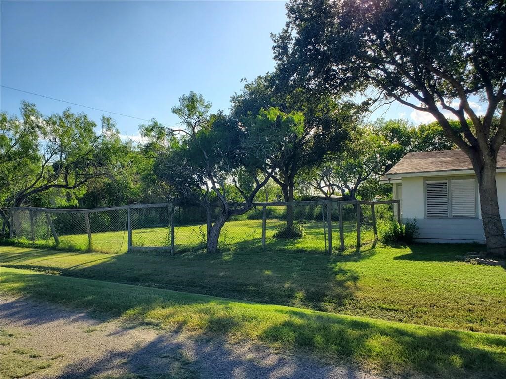 700 7th St Property Photo 4