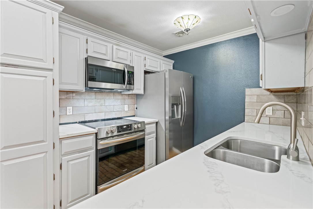 1400 Ocean Dr 203a Property Photo 11