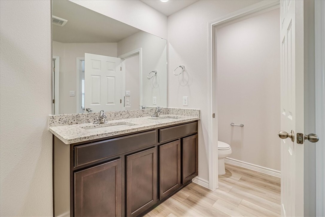 2321 Refreshing Property Photo 23
