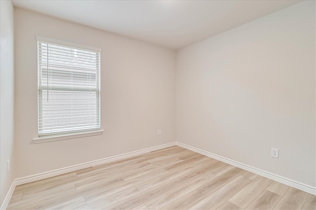 2321 Refreshing Property Photo 32