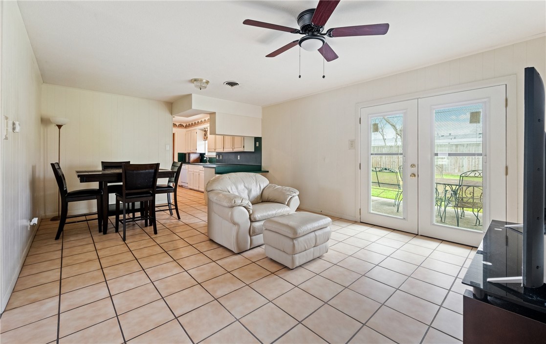 1114 Bradshaw Dr Property Photo 2