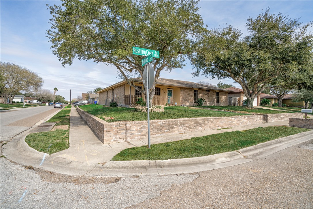 11814 Rustling Cove Dr Property Photo 3