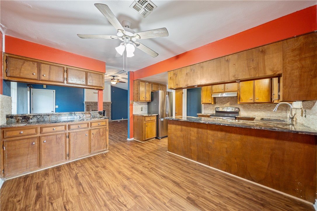 11814 Rustling Cove Dr Property Photo 9