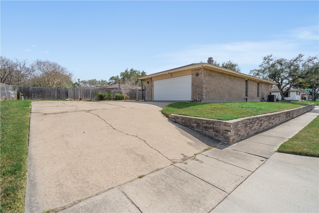 11814 Rustling Cove Dr Property Photo 24