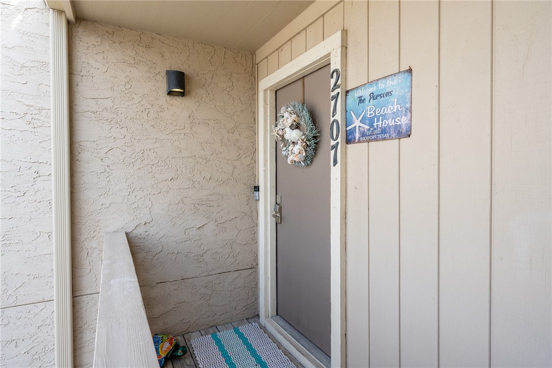2707 Bayhouse Dr Property Photo 2