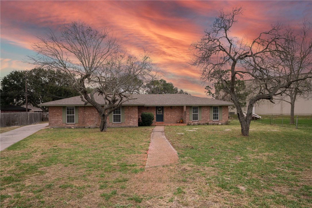 3217 E Bayberry Pl Property Photo 3