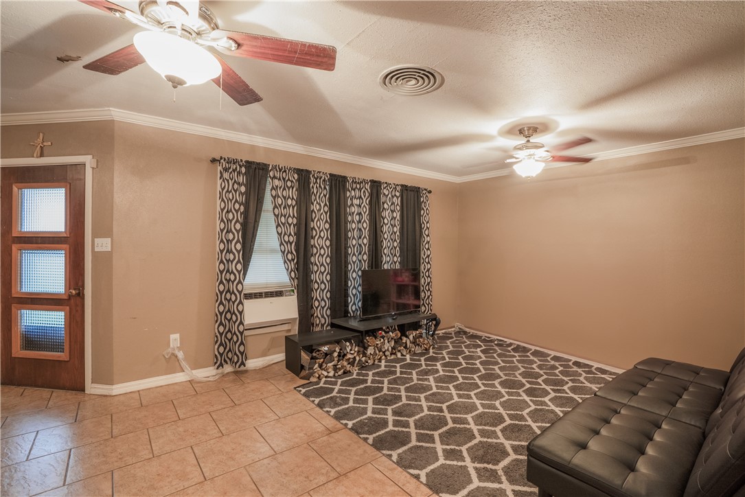 200 Ashburn Ave Property Photo 5