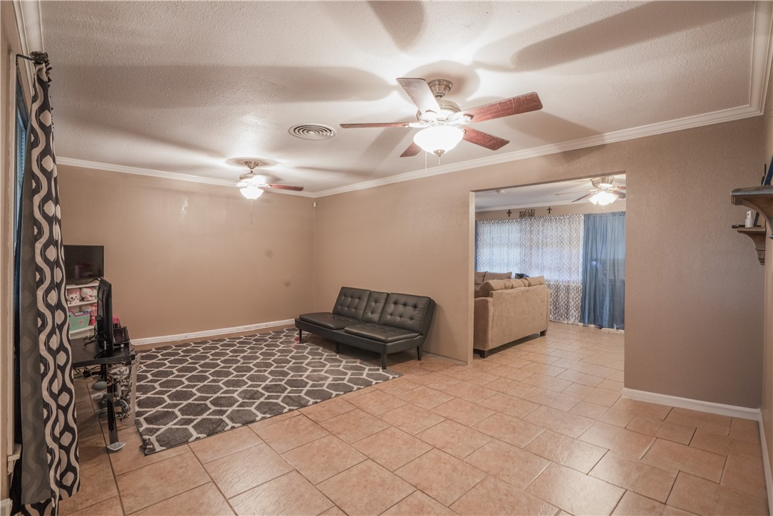 200 Ashburn Ave Property Photo 6