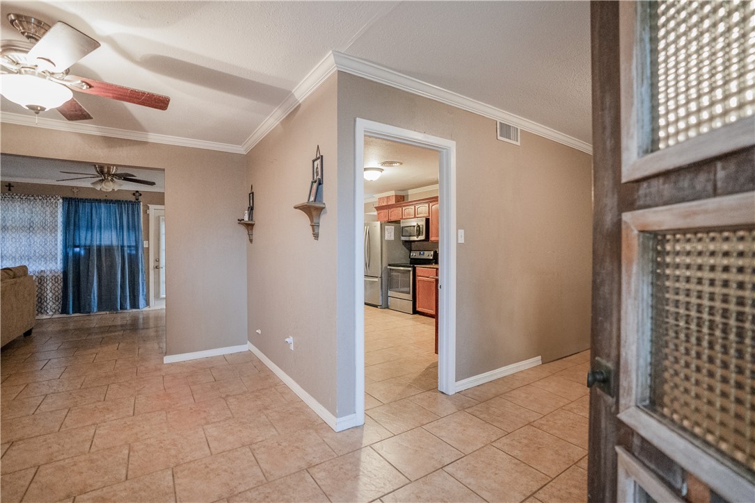200 Ashburn Ave Property Photo 7