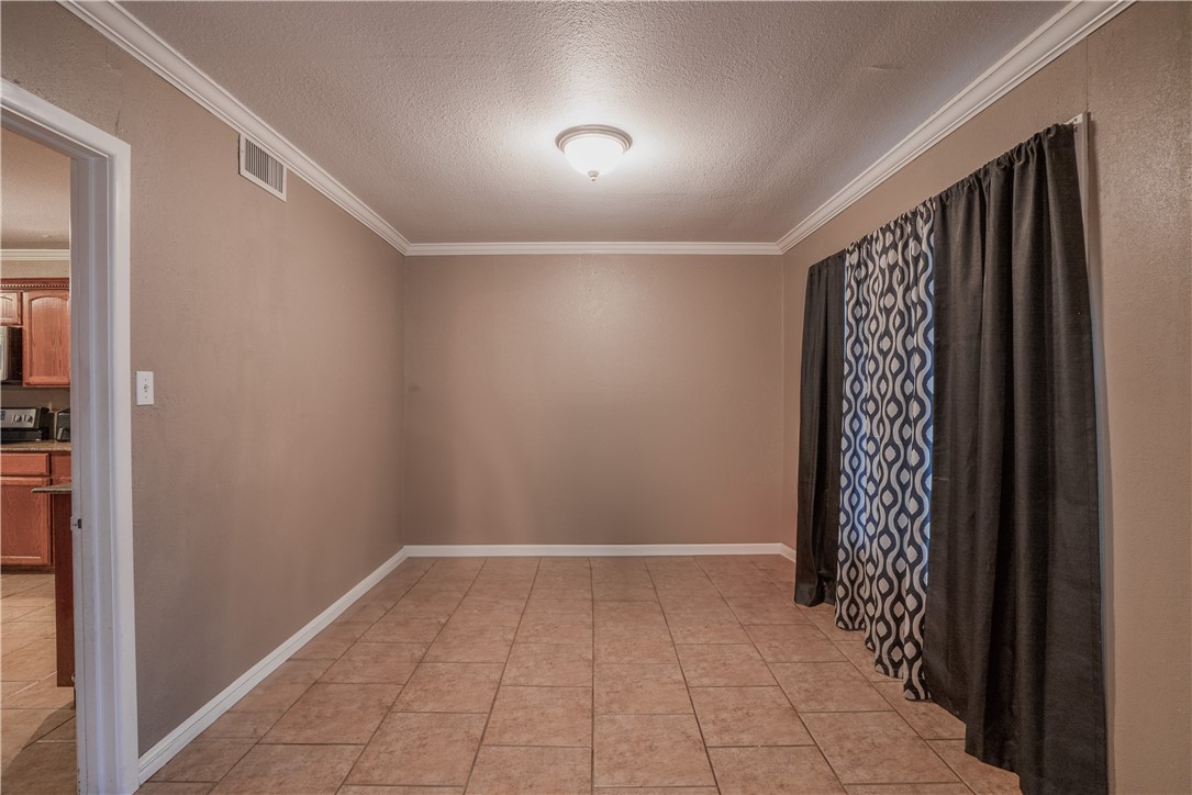 200 Ashburn Ave Property Photo 8