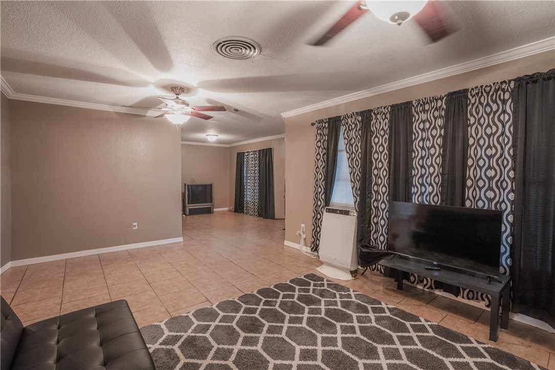 200 Ashburn Ave Property Photo 9