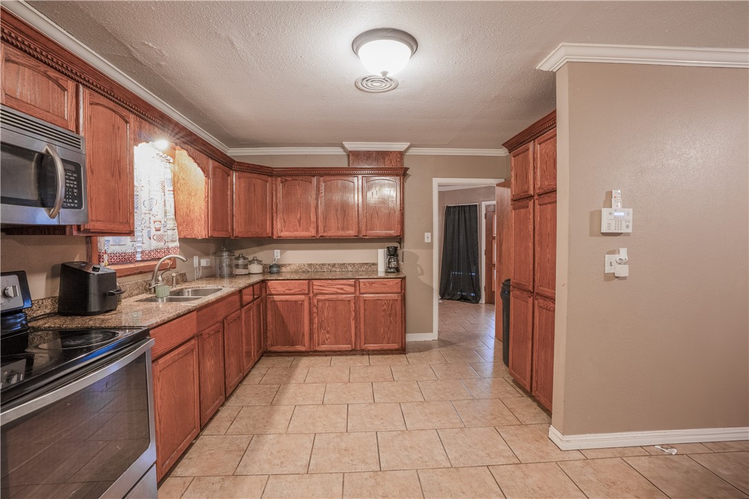 200 Ashburn Ave Property Photo 12