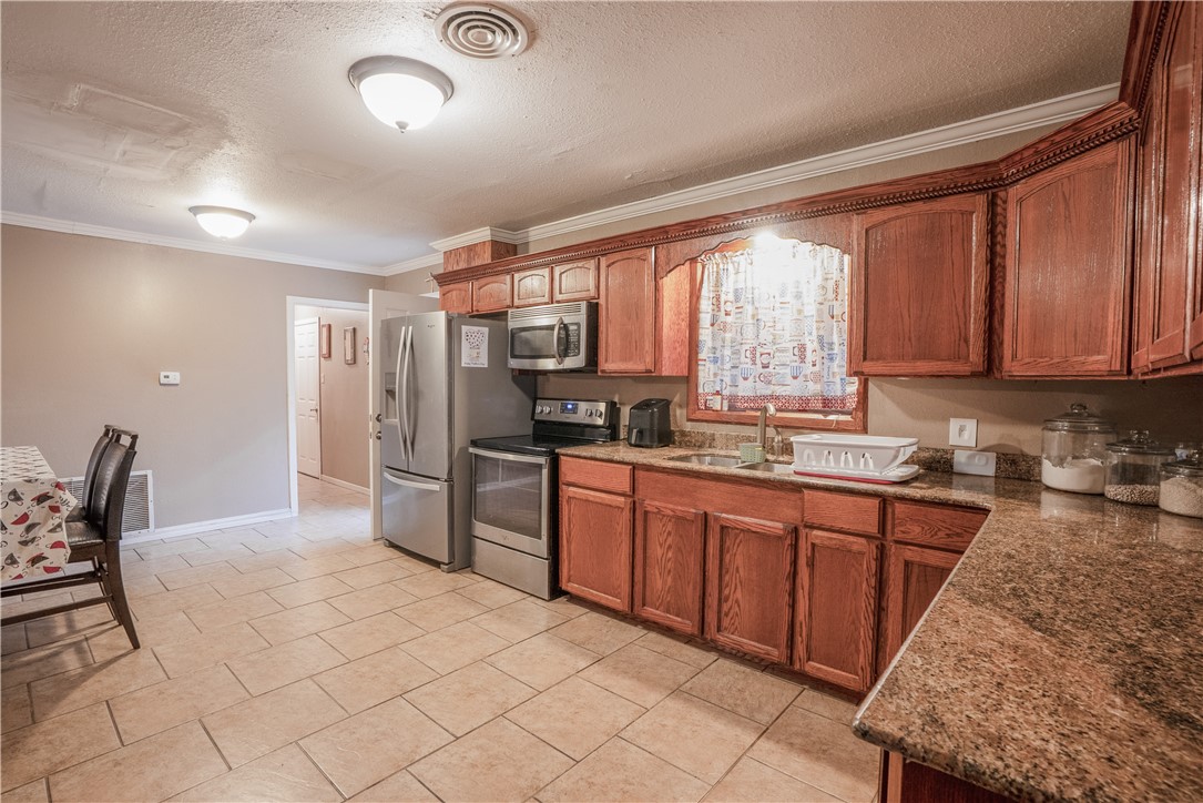 200 Ashburn Ave Property Photo 13