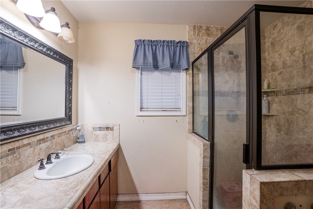 200 Ashburn Ave Property Photo 16