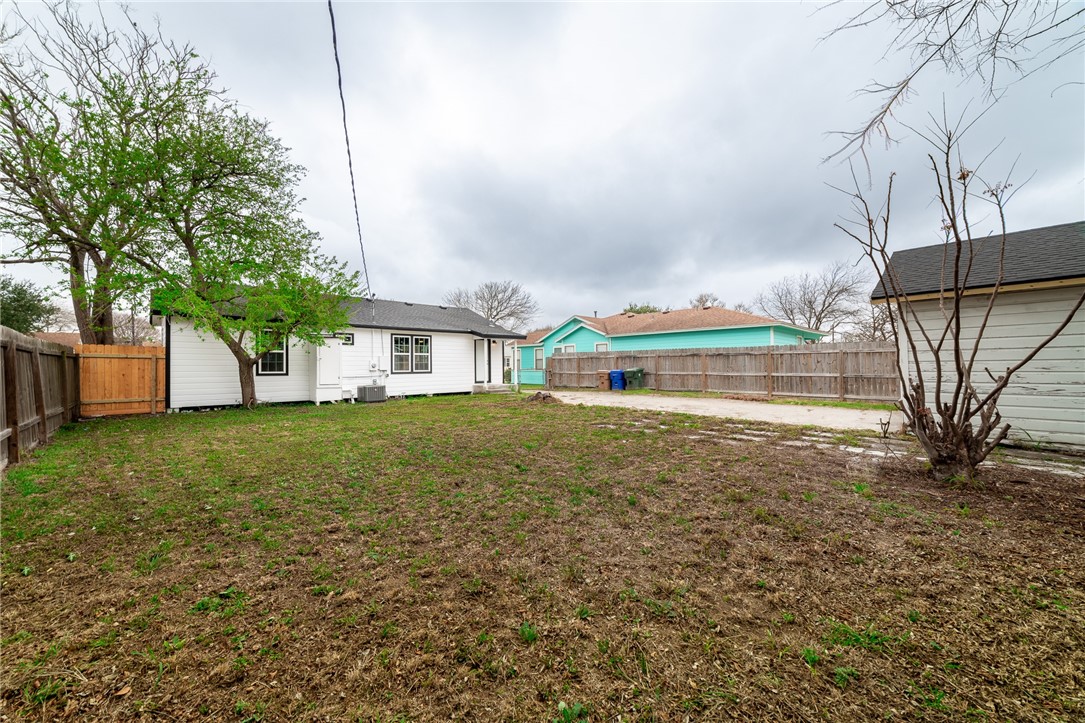 1022 Cunningham St Property Photo 2