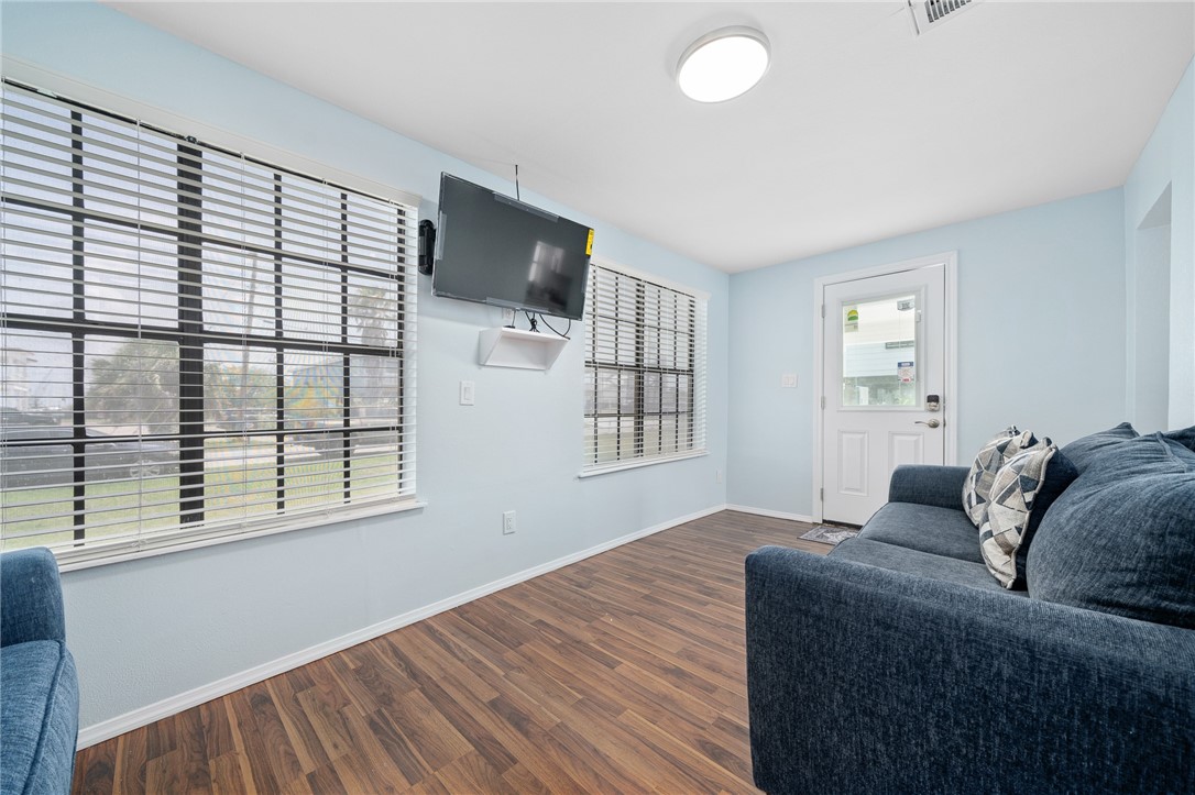 151 W White Property Photo 8