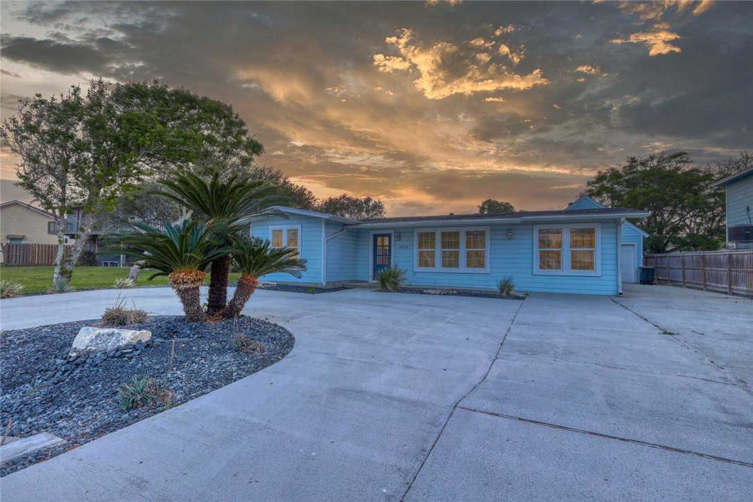 4034 Laguna Shores Road Property Photo 3