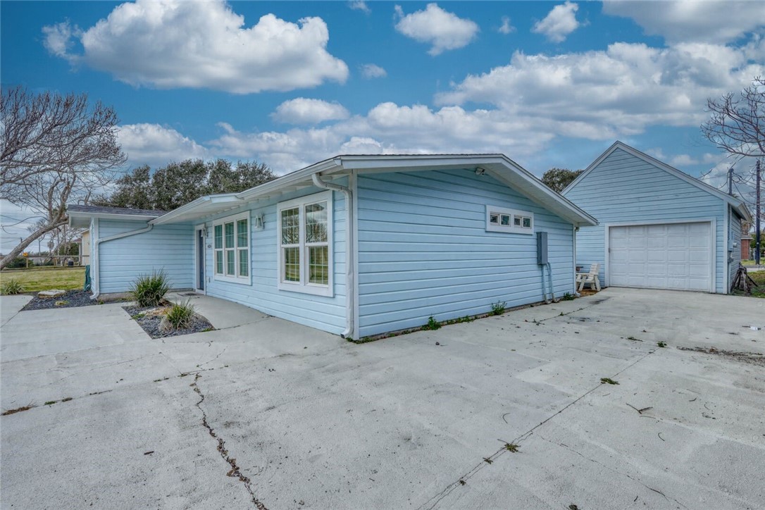 4034 Laguna Shores Road Property Photo 4