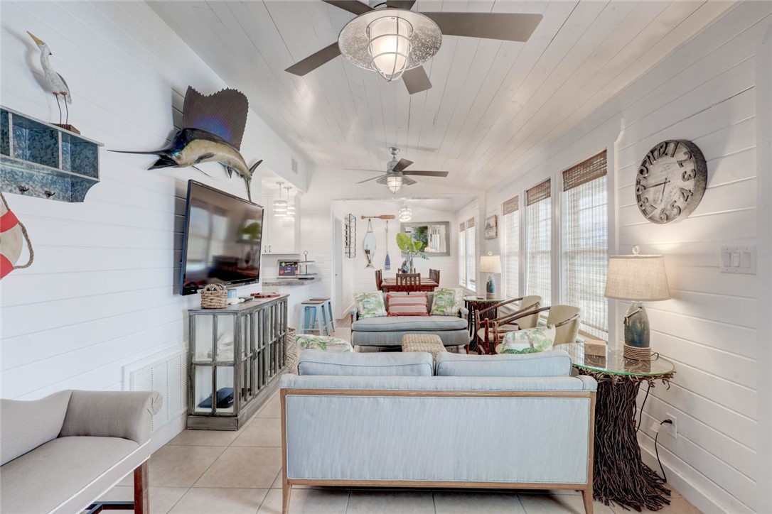 4034 Laguna Shores Road Property Photo 7