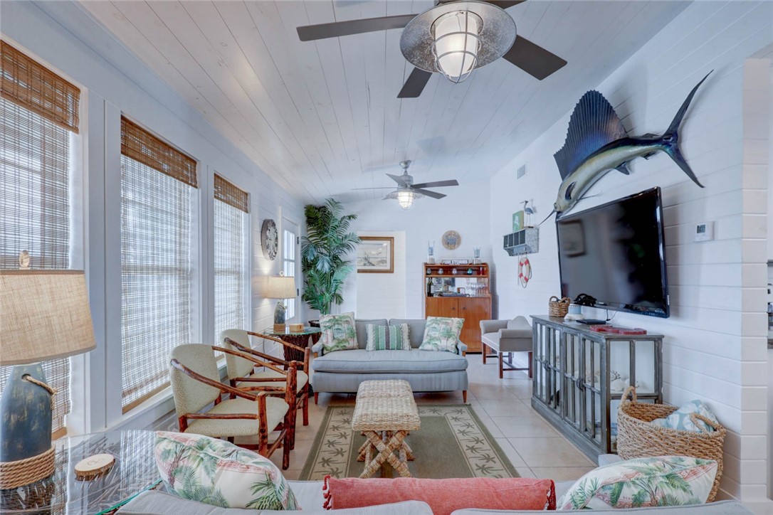 4034 Laguna Shores Road Property Photo 8