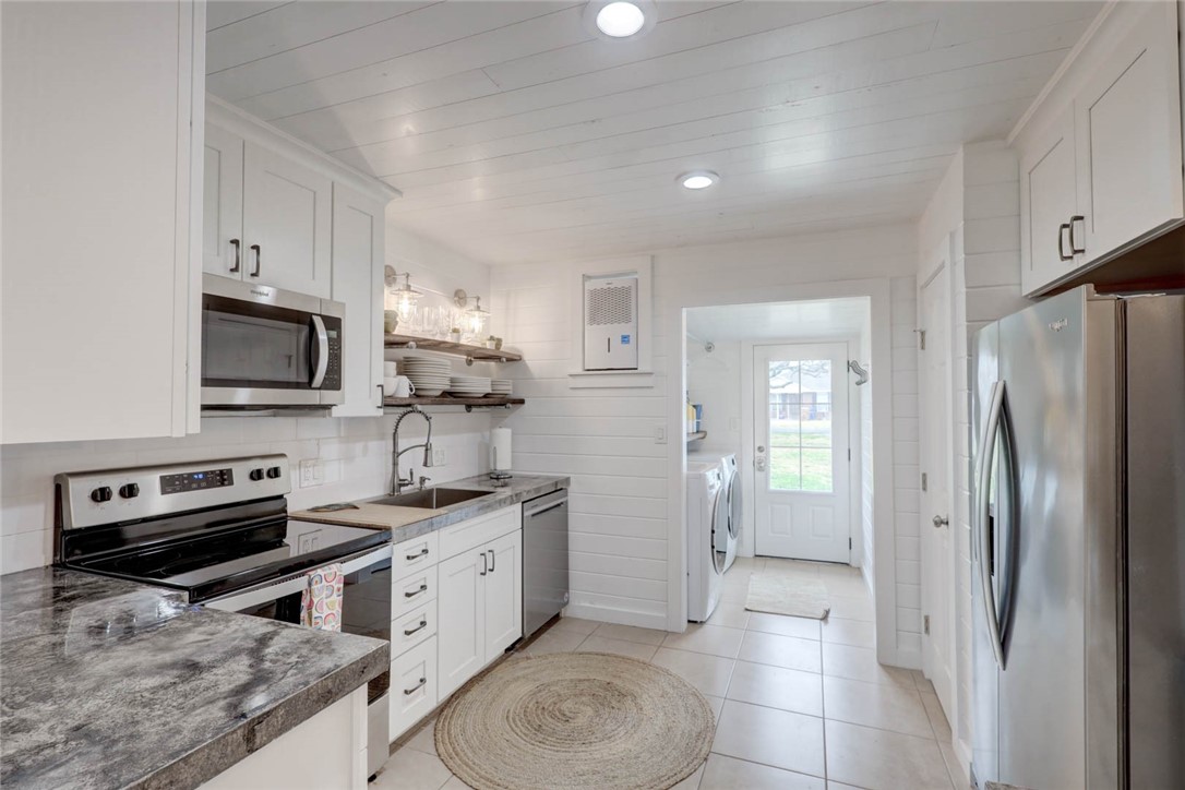 4034 Laguna Shores Road Property Photo 12