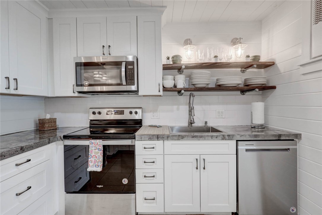 4034 Laguna Shores Road Property Photo 13