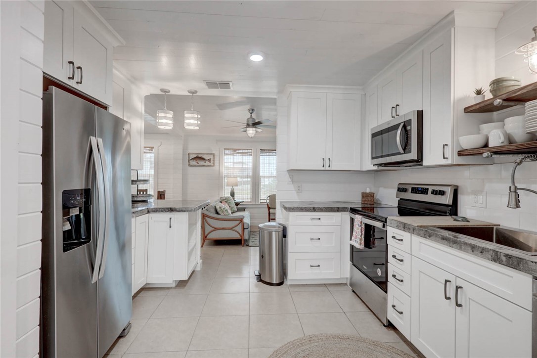 4034 Laguna Shores Road Property Photo 14
