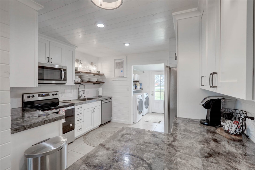 4034 Laguna Shores Road Property Photo 15