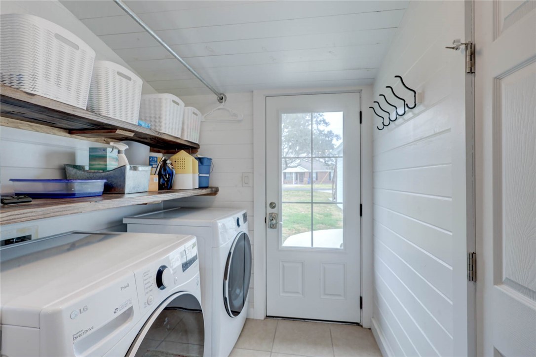 4034 Laguna Shores Road Property Photo 16