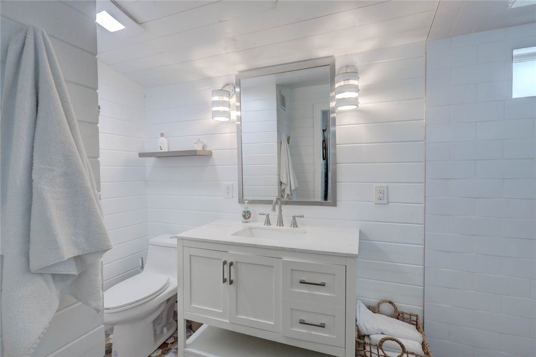 4034 Laguna Shores Road Property Photo 20