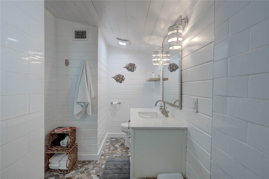 4034 Laguna Shores Road Property Photo 21
