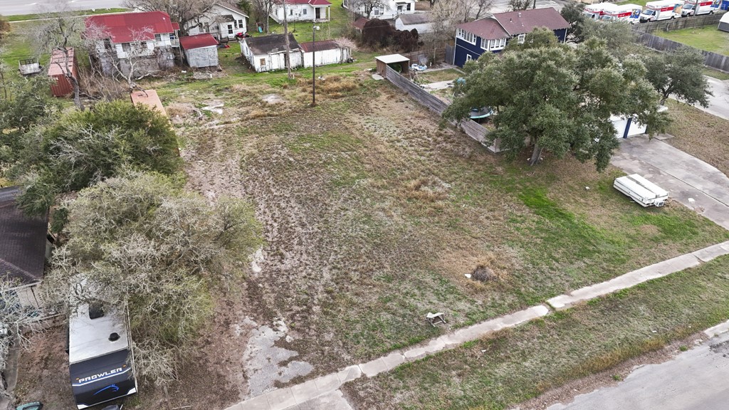 808 E Market St Property Photo 2