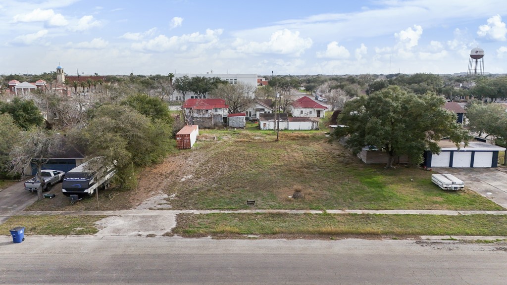 808 E Market St Property Photo 5