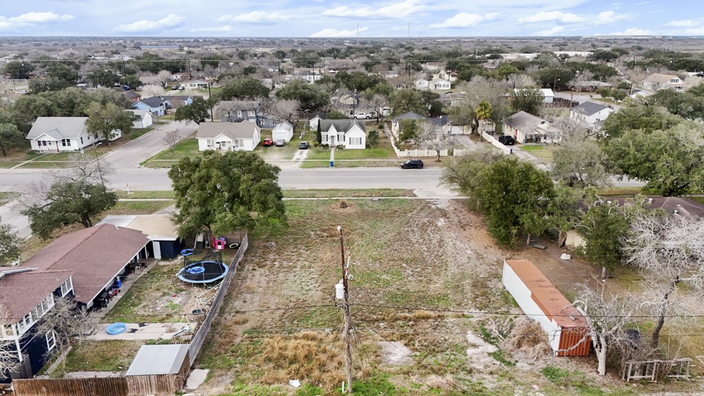 808 E Market St Property Photo 8
