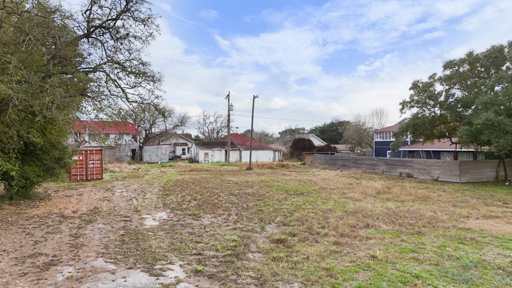 808 E Market St Property Photo 10